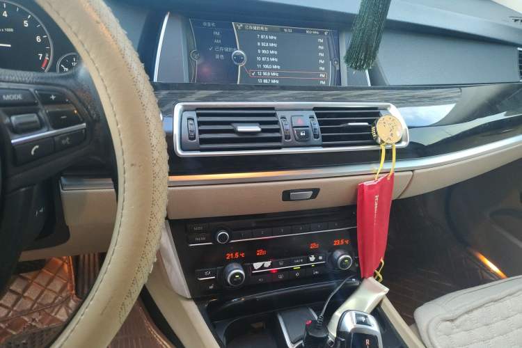 Used BMW 5 Series GT 2010 535i Leading Model Audio And AC Panel