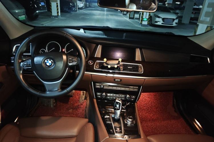 Used BMW 5 Series GT 2010 535i Luxury Edition Center Console