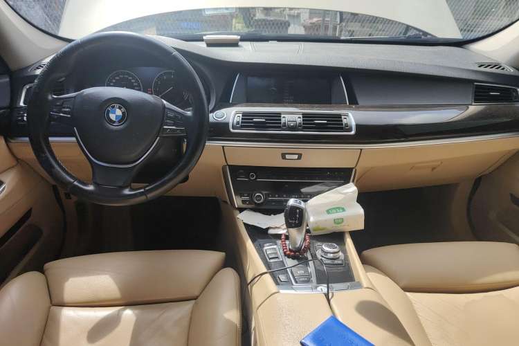 Used BMW 5 Series GT 2010 535i Leading Model Center Console