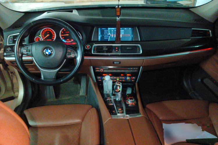 Used BMW 5 Series GT 2010 535i Luxury Edition Center Console