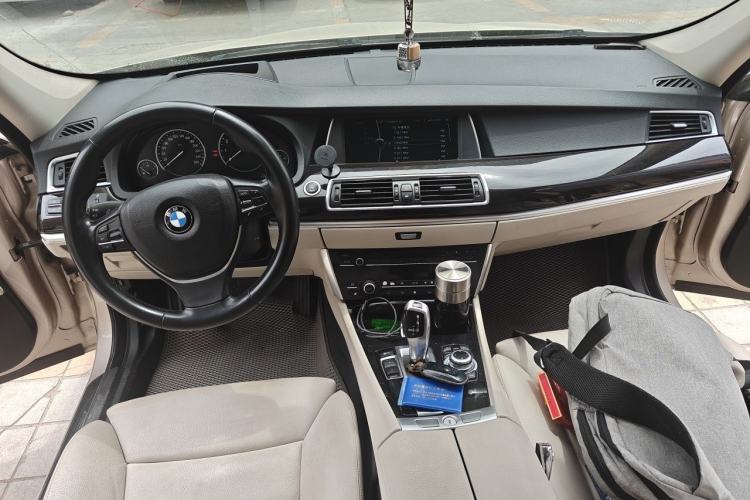 Used BMW 5 Series GT 2010 535i Luxury Edition Center Console