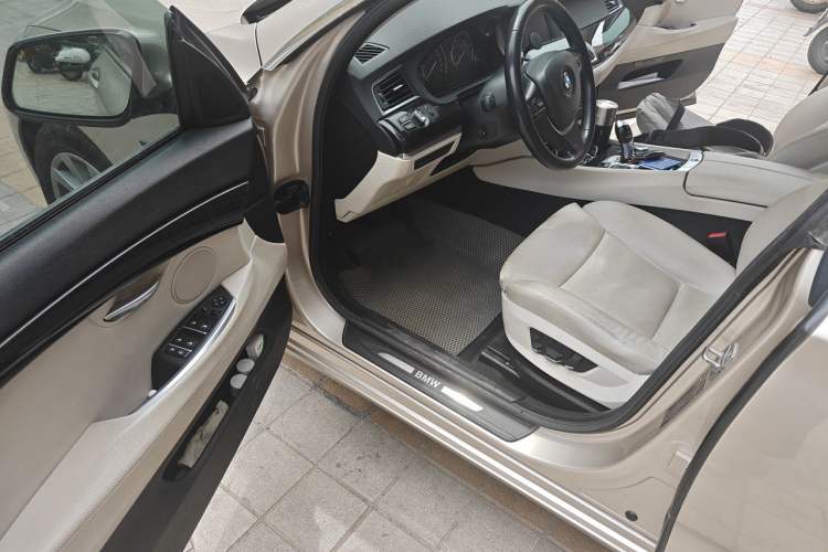 Used BMW 5 Series GT 2010 535i Luxury Edition Driver Seat