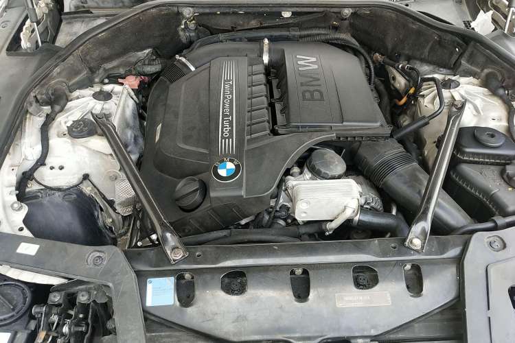 Used BMW 5 Series GT 2010 535i Leading Model Engine Bay