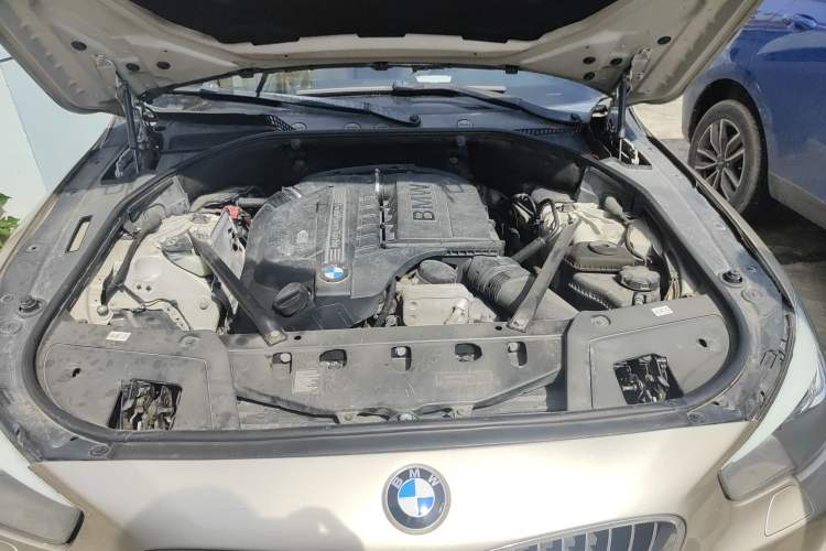 Used BMW 5 Series GT 2010 535i Leading Model Engine Bay