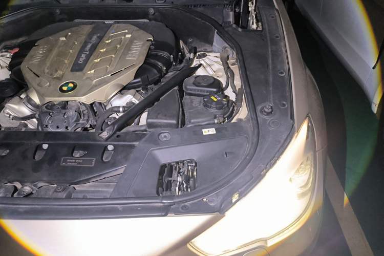 Used BMW 5 Series GT 2010 550i xDrive Engine Bay Left
