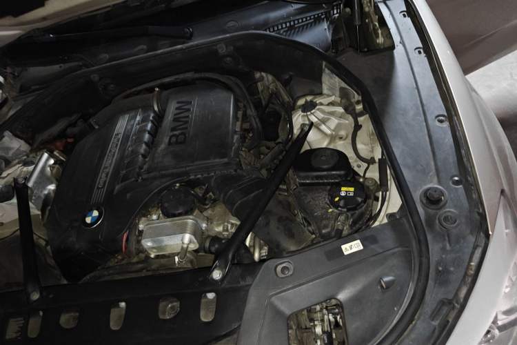 Used BMW 5 Series GT 2010 535i Luxury Edition Engine Bay Left