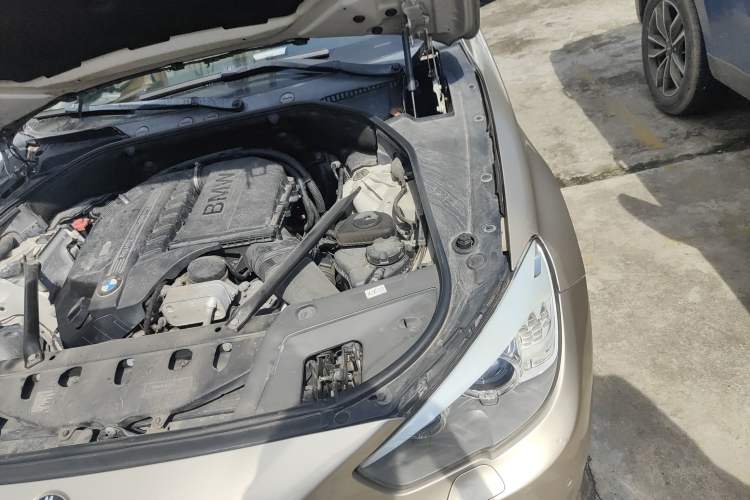 Used BMW 5 Series GT 2010 535i Leading Model Engine Bay Left