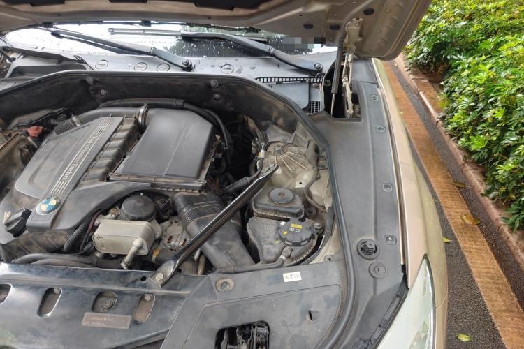 Used BMW 5 Series GT 2010 535i Luxury Edition Engine Bay Left