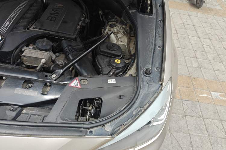 Used BMW 5 Series GT 2010 535i Luxury Edition Engine Bay Left