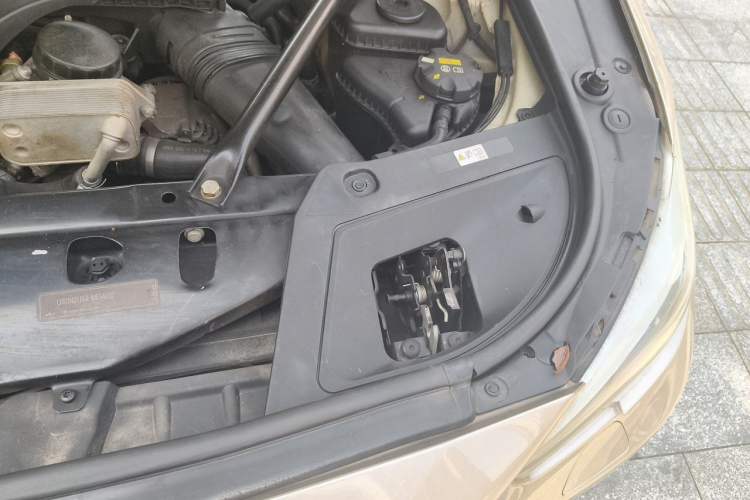 Used BMW 5 Series GT 2010 535i Leading Model Engine Bay Left