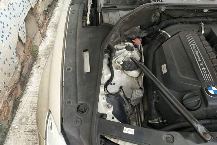 Used BMW 5 Series GT 2010 535i Leading Model Engine Bay Right