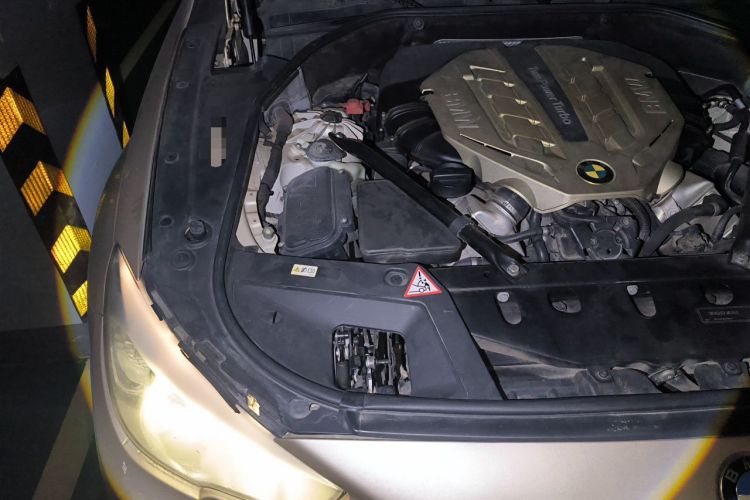 Used BMW 5 Series GT 2010 550i xDrive Engine Bay Right