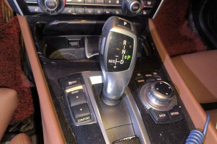 Used BMW 5 Series GT 2010 535i Luxury Edition Gear Lever