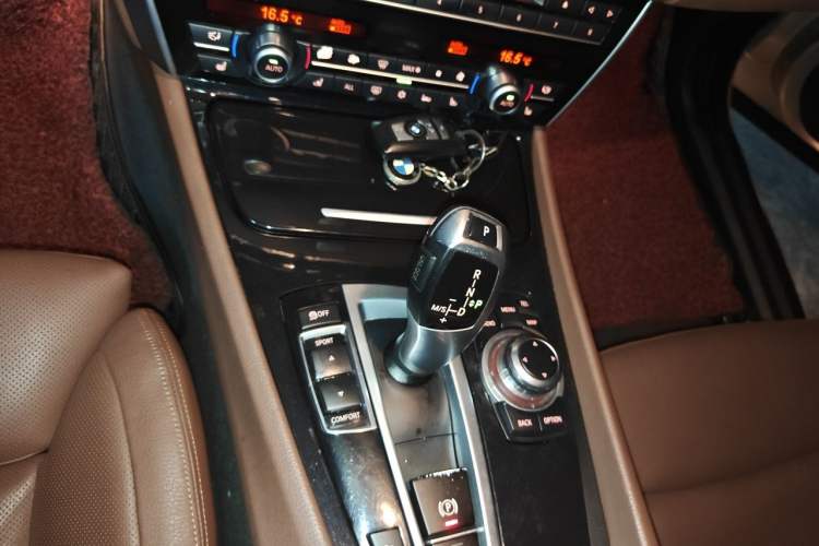 Used BMW 5 Series GT 2010 535i Luxury Edition Gear Lever