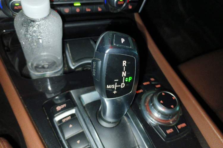 Used BMW 5 Series GT 2010 535i Luxury Edition Gear Lever