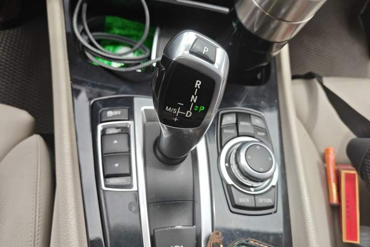 Used BMW 5 Series GT 2010 535i Luxury Edition Gear Lever