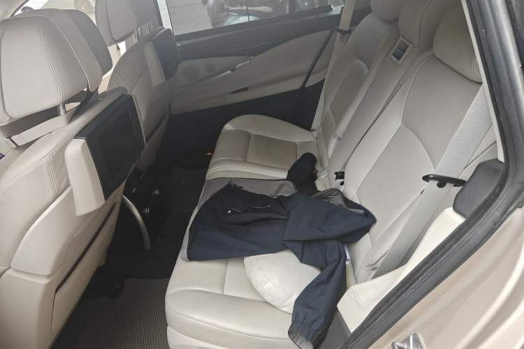 Used BMW 5 Series GT 2010 535i Luxury Edition Left Rear Seat