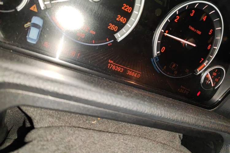 Used BMW 5 Series GT 2010 535i Leading Model Odometer Close Up