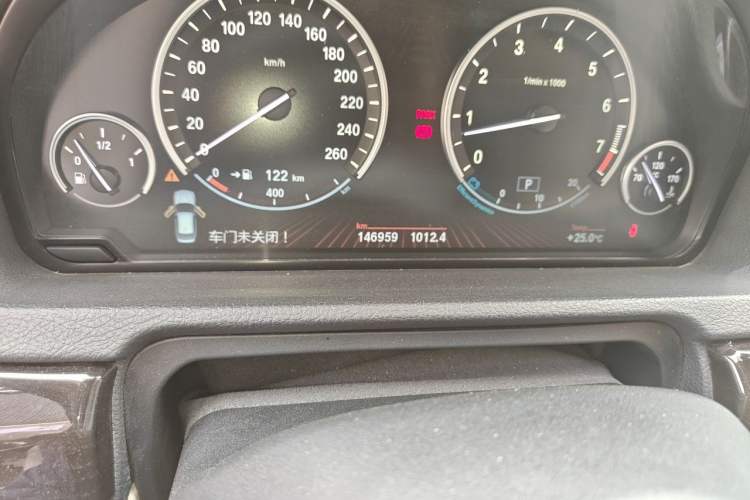 Used BMW 5 Series GT 2010 535i Luxury Edition Odometer Close Up