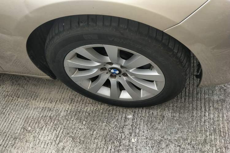 Used BMW 5 Series GT 2010 535i Leading Model Right Front Wheel Hub