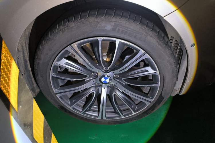 Used BMW 5 Series GT 2010 550i xDrive Right Front Wheel Hub