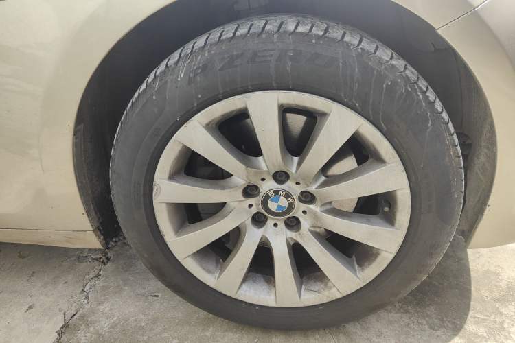 Used BMW 5 Series GT 2010 535i Leading Model Right Front Wheel Hub