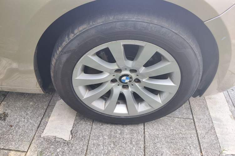 Used BMW 5 Series GT 2010 535i Leading Model Right Front Wheel Hub