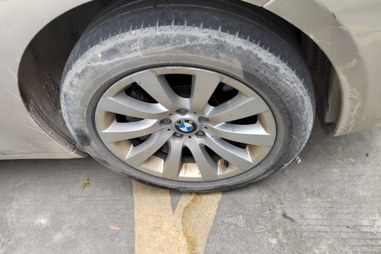 Used BMW 5 Series GT 2010 535i Leading Model Right Front Wheel Hub