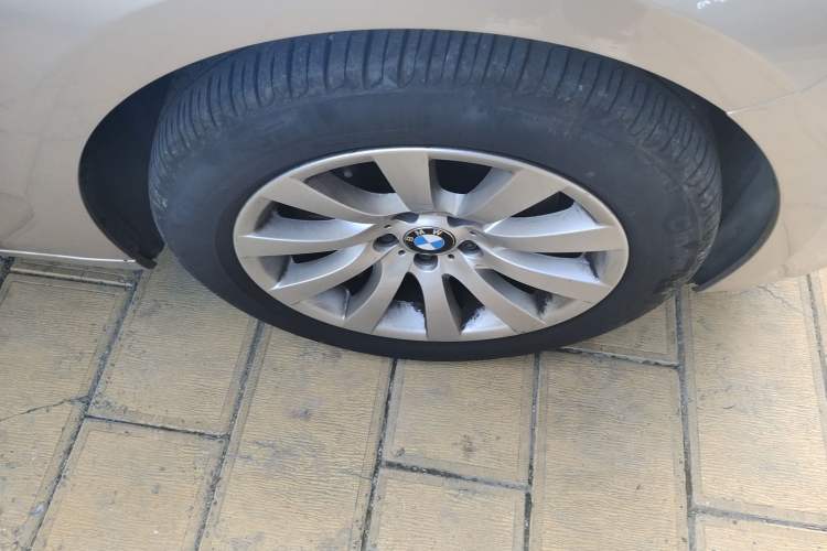 Used BMW 5 Series GT 2010 535i Leading Model Right Front Wheel Hub