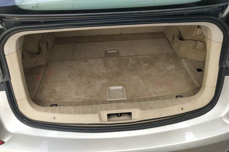 Used BMW 5 Series GT 2010 535i Leading Model Trunk