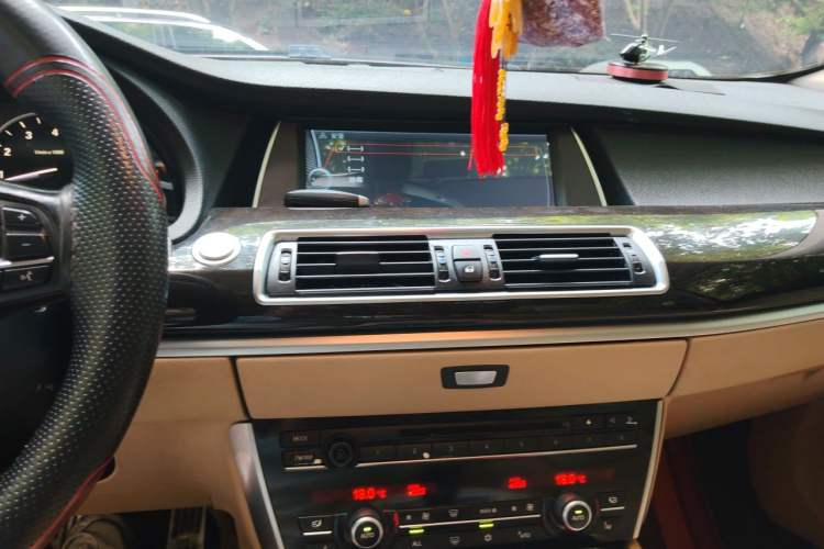 Used BMW 5 Series GT 2010 535i Luxury Edition Audio And AC Panel