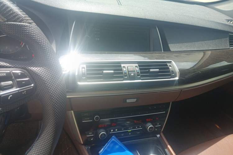 Used BMW 5 Series GT 2010 535i Leading Model Audio And AC Panel