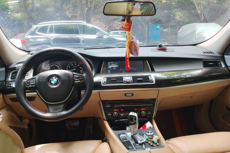 Used BMW 5 Series GT 2010 535i Luxury Edition Center Console