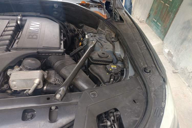 Used BMW 5 Series GT 2010 535i Leading Model Engine Bay Left