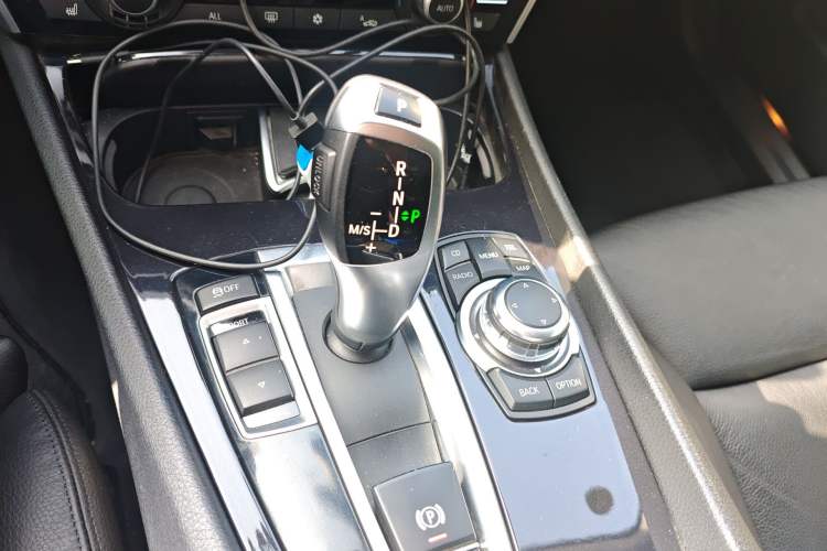 Used BMW 5 Series GT 2010 535i Luxury Edition Gear Lever