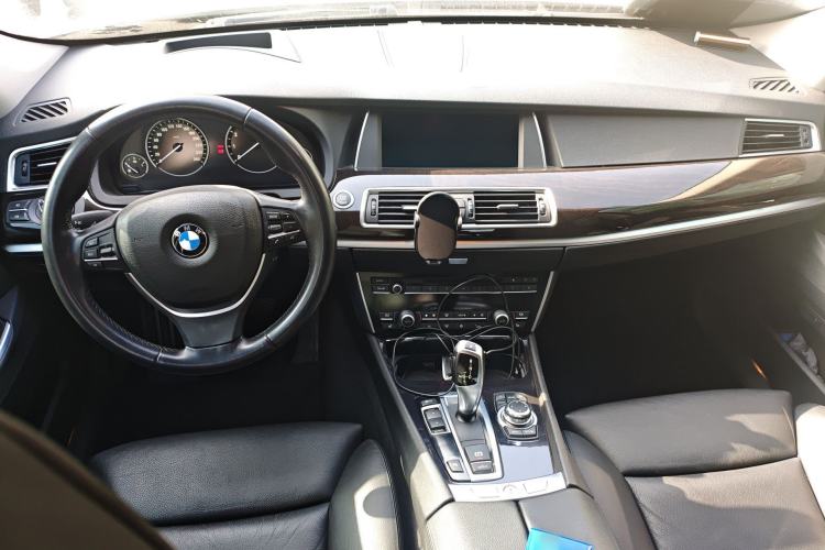 Used BMW 5 Series GT 2010 535i Luxury Edition Interior 2