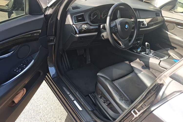 Used BMW 5 Series GT 2010 535i Luxury Edition Interior 3