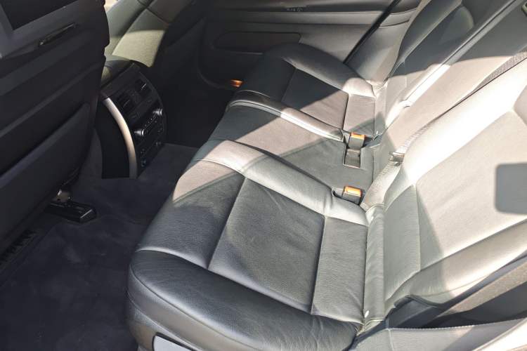 Used BMW 5 Series GT 2010 535i Luxury Edition Interior 4