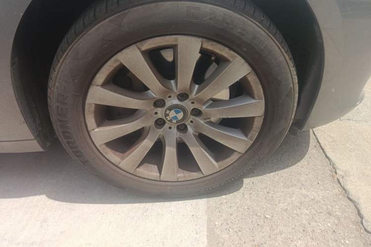 Used BMW 5 Series GT 2010 535i Leading Model Right Front Wheel Hub