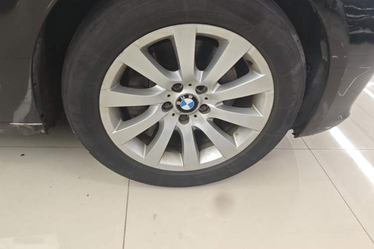 Used BMW 5 Series GT 2010 535i Leading Model Right Front Wheel Hub