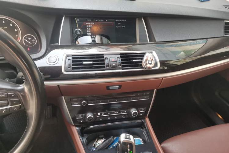 Used BMW 5 Series GT 2010 535i Leading Model Audio And AC Panel