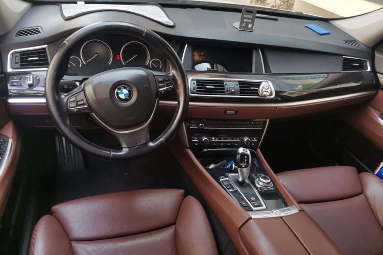Used BMW 5 Series GT 2010 535i Leading Model Center Console