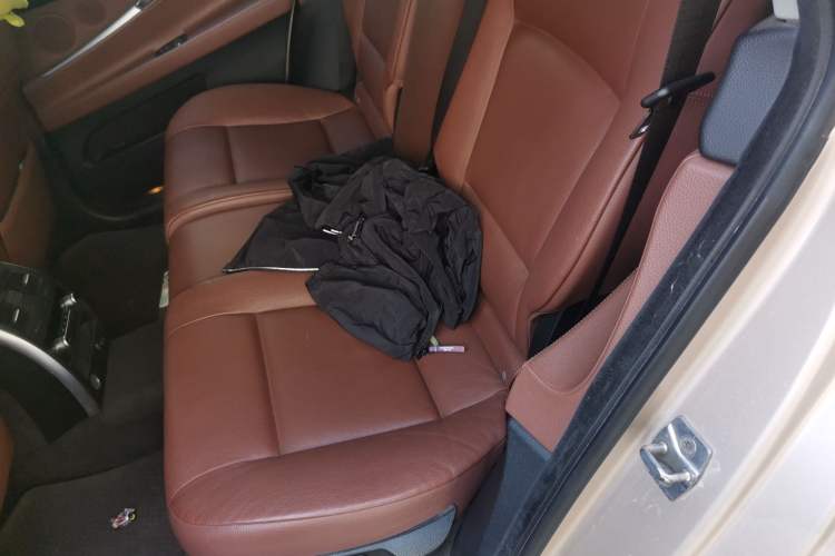 Used BMW 5 Series GT 2010 535i Leading Model Left Rear Seat