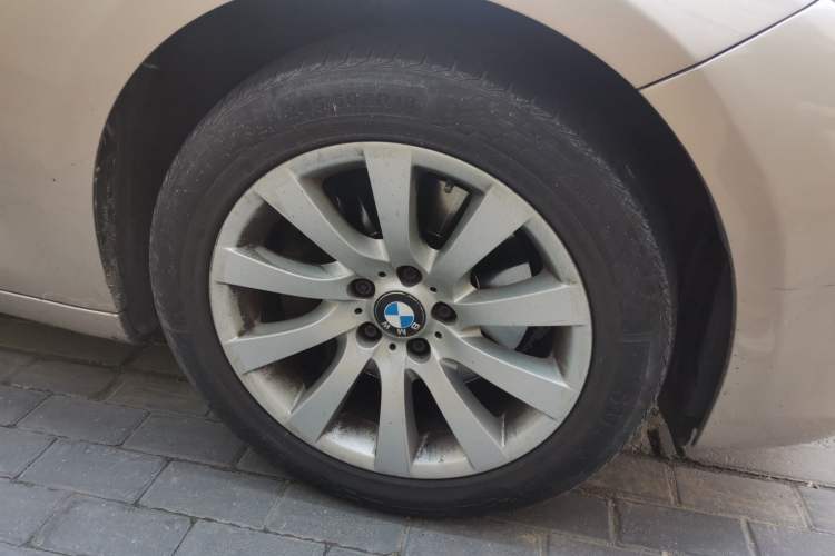 Used BMW 5 Series GT 2010 535i Leading Model Right Front Wheel Hub