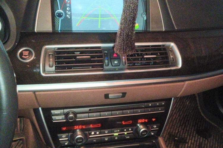Used BMW 5 Series GT 2010 535i Leading Model Audio And AC Panel