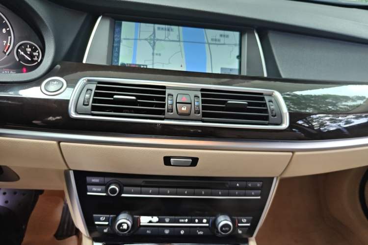 Used BMW 5 Series GT 2010 535i Leading Model Audio And AC Panel