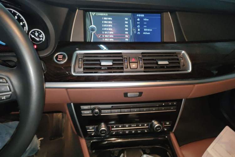 Used BMW 5 Series GT 2010 535i Luxury Edition Audio And AC Panel