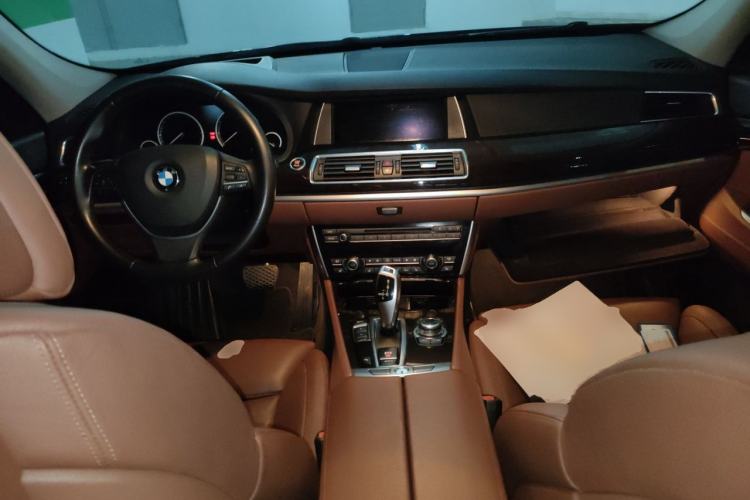 Used BMW 5 Series GT 2010 535i Luxury Edition Center Console