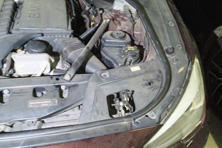Used BMW 5 Series GT 2010 535i Leading Model Engine Bay Left
