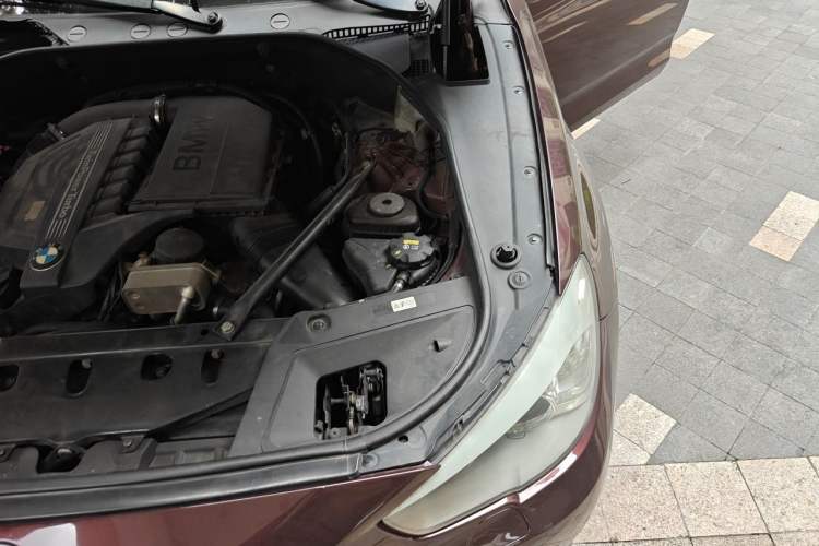 Used BMW 5 Series GT 2010 535i Leading Model Engine Bay Left